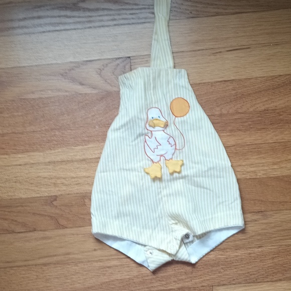 Vintage sz 6 mos Short Overall in Yellow multi seersucker - Picture 7 of 7